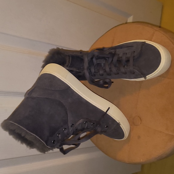 UGG Beven Genuine Shearling High Top Sneaker Size 7.5 - Picture 4 of 8